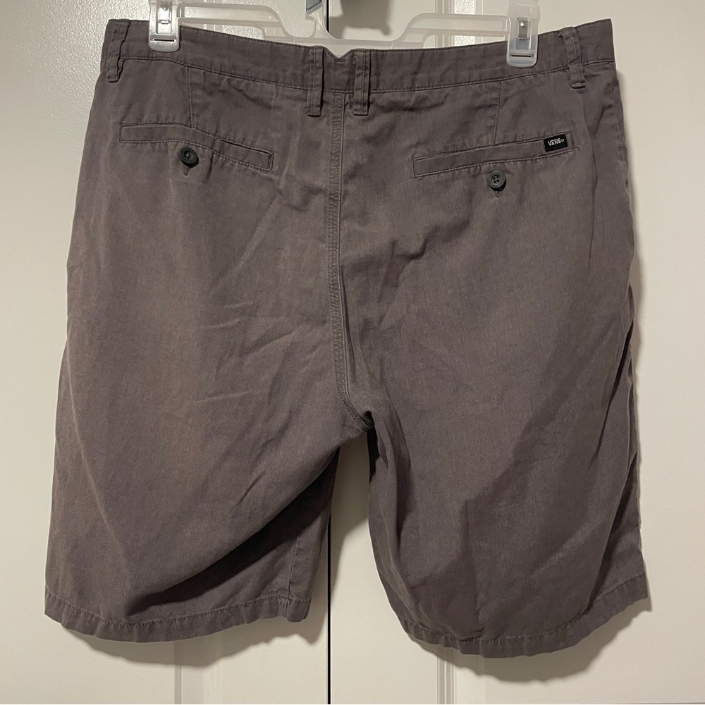 Vans Men’s Chino Shorts Gray Size 36 Flat Front Casual Skate Style - Picture 2 of 9